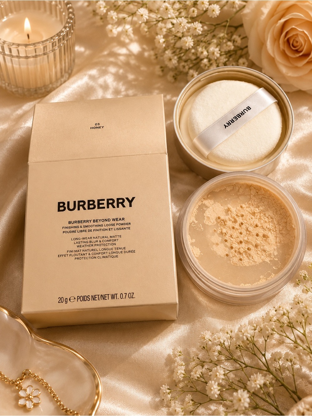 Burberry Loose Finishing Powder in Honey (03) - Creamy Beige
